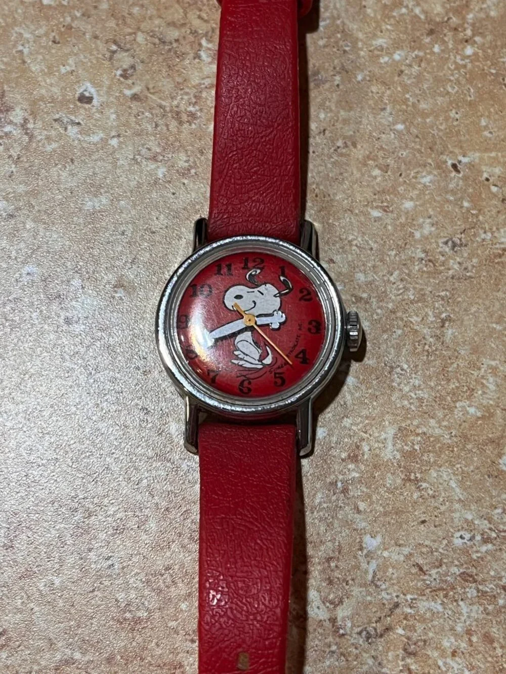 Vintage 1970s Snoopy Wind-Up Watch Red Dial Moving Arms United Feature Runs